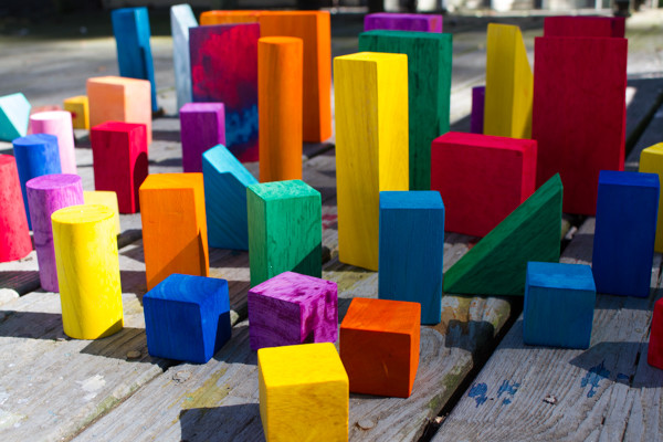 Watercolor-Dyed-Building-Blocks-with-Plantoys-7-of-8-600x400.jpg